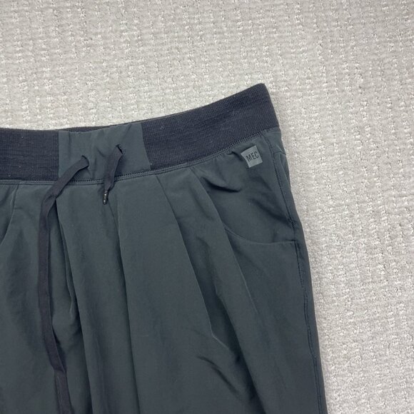 MEC Mountain Equipment Co-op Black Capri Tech Pants Womens Size 6 Hiking Outdoor - Picture 2 of 12